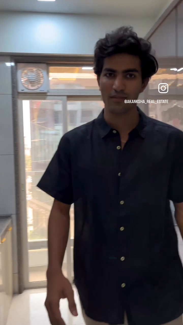 Possesion in 6 Months at prime location of Kalyan. Spacious 1 bhk in kalyan west.
contact